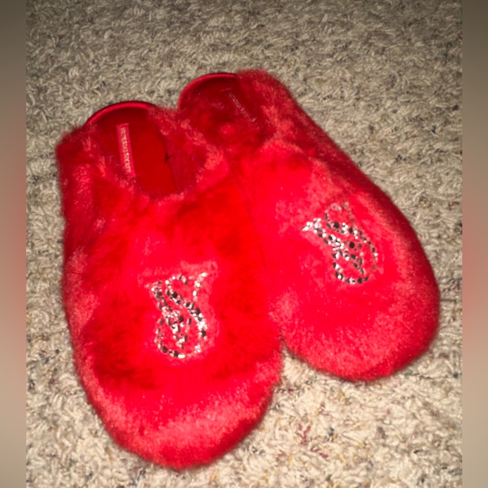 Red Fuzzy Slippers with Rhinestone Detail ❤️ size large